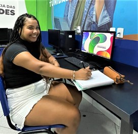 Yasmim foi aprovada para Letras/Portugu&ecirc;s